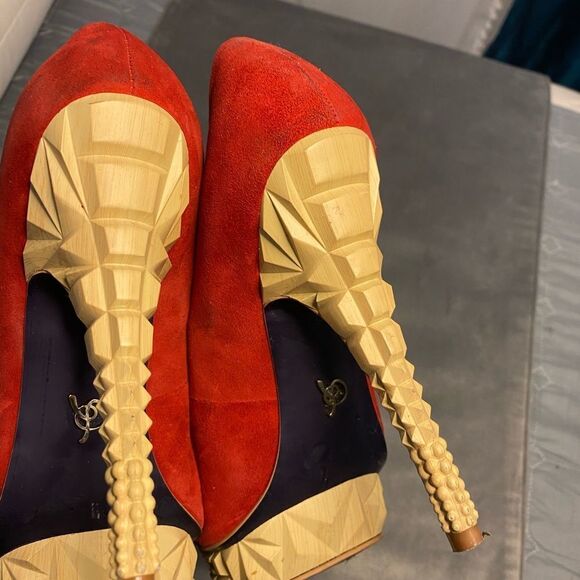 Rachel Ray red suede heels, size 7,5 - Picture 2 of 8